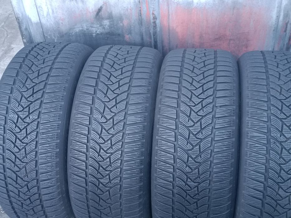 225/50/17 Dunlop .