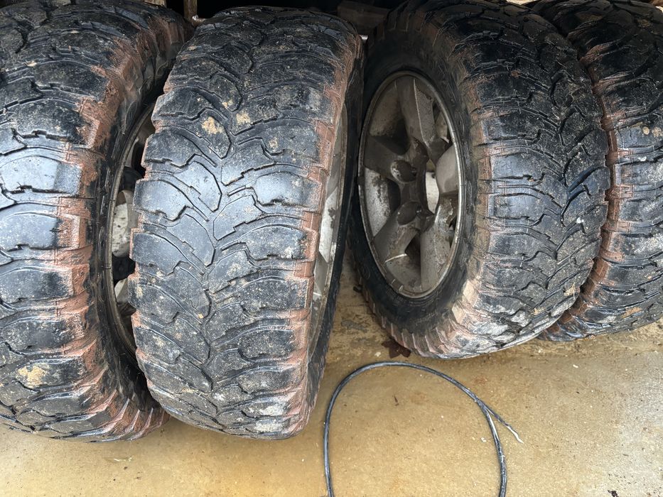 Vand  4 jante cu tot cu cauciucuri