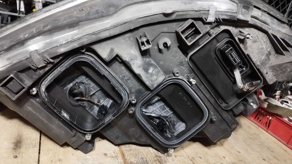 Фар фейсов ляв за Mercedes - Benz S-class W221 и запалки за фар