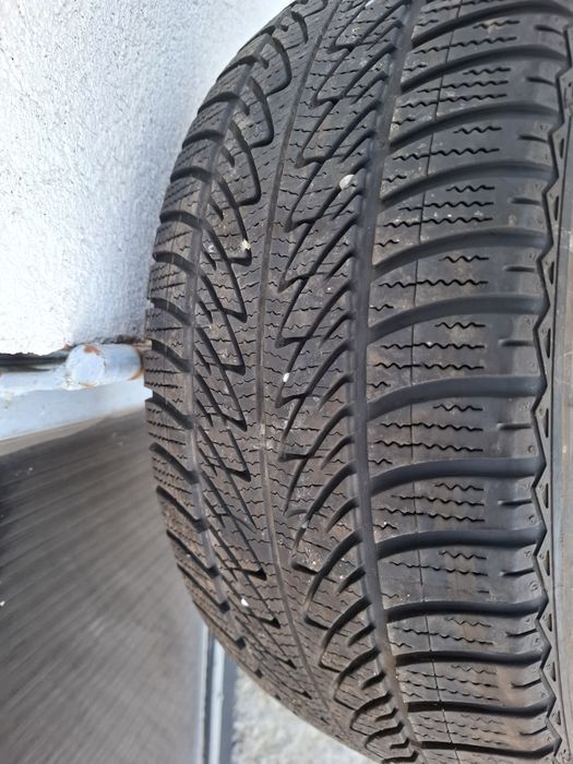 1бр. Нова зимна гума Goodyear Дот 22г 225/45/17 грайфер 5мм