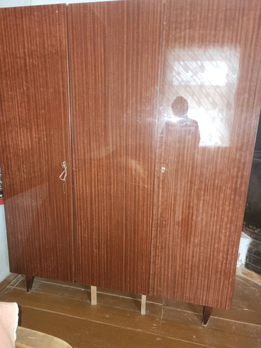 Кровать железная, топчан железный ,шифнеры,этажерки,столы,тумбочкиВсе