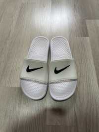 Papuci Nike albi