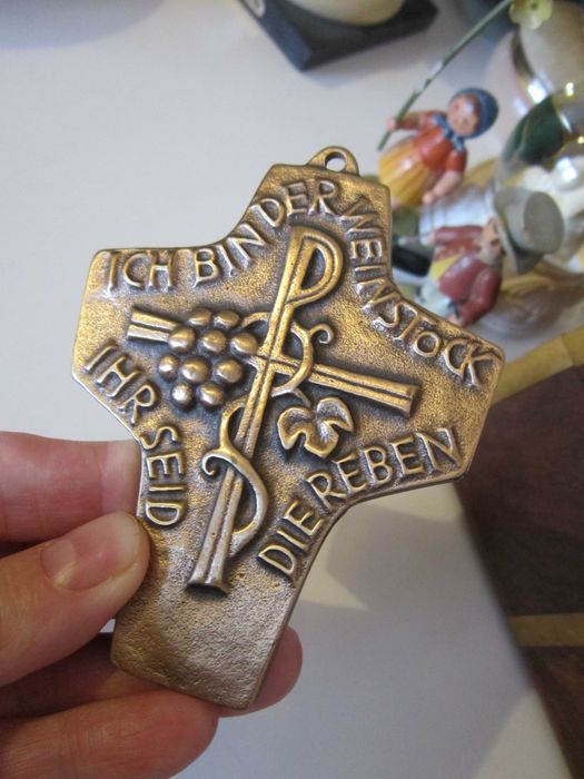 cadou rar Cruce bronz masiv Eu sunt vița voi mladitele Germania 1970