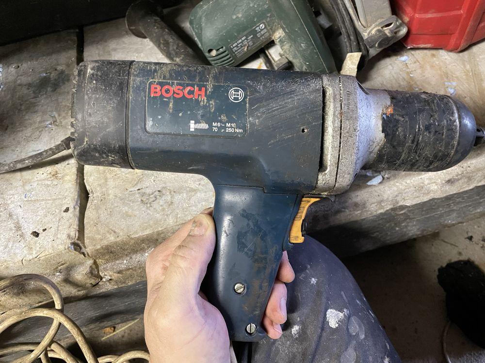 Bosch ударен гайковерт