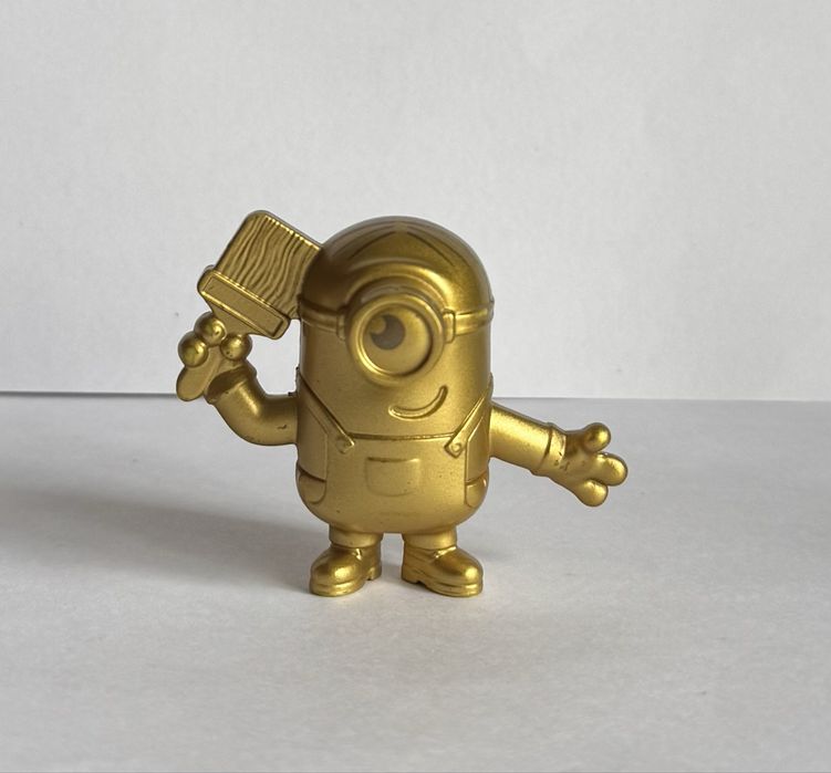 редкая золотая игрушка миньен из McDonald’s happy meal