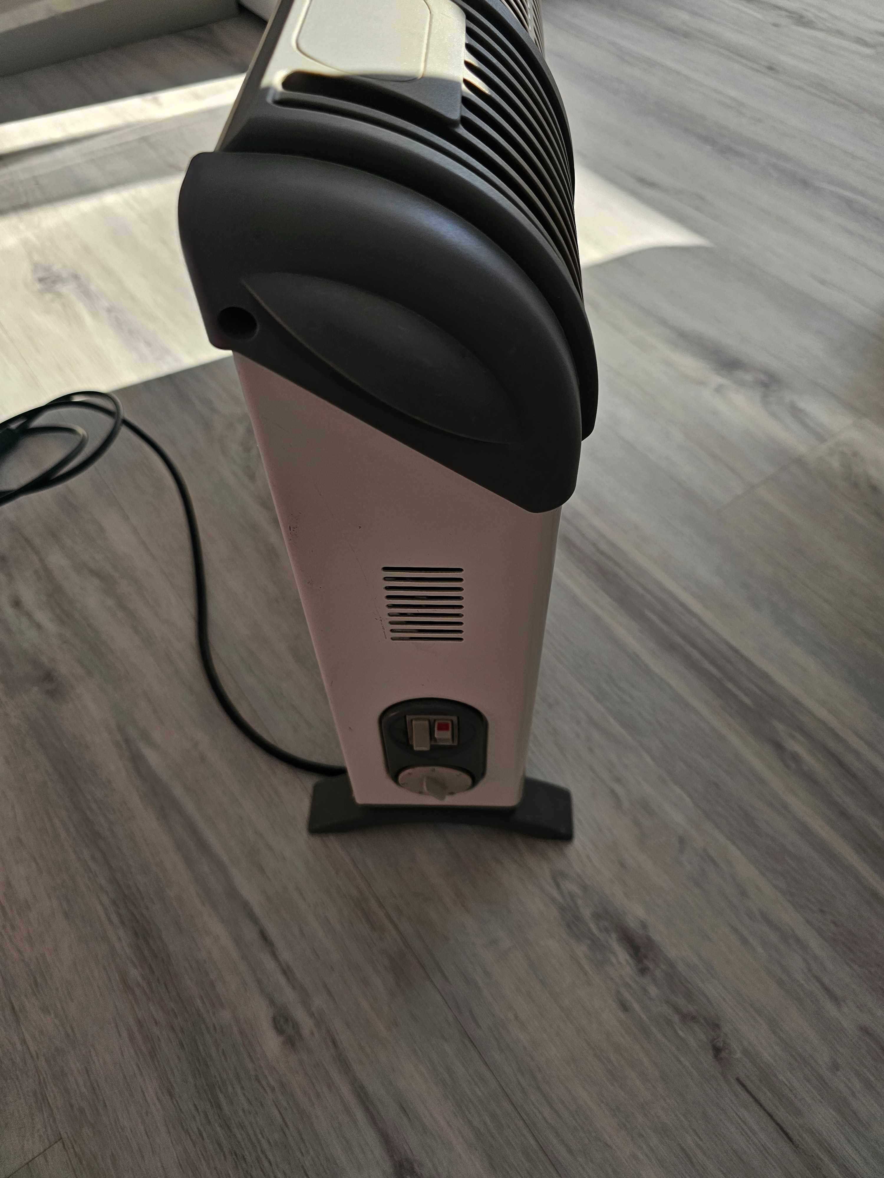 Конвектор  Delonghi