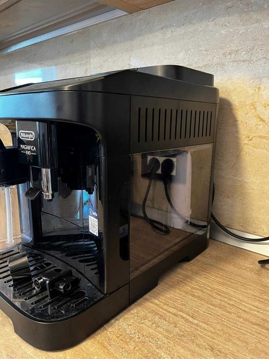 Espressor automat De'Longhi Magnifica EVO 290.51.B, încă în garanție