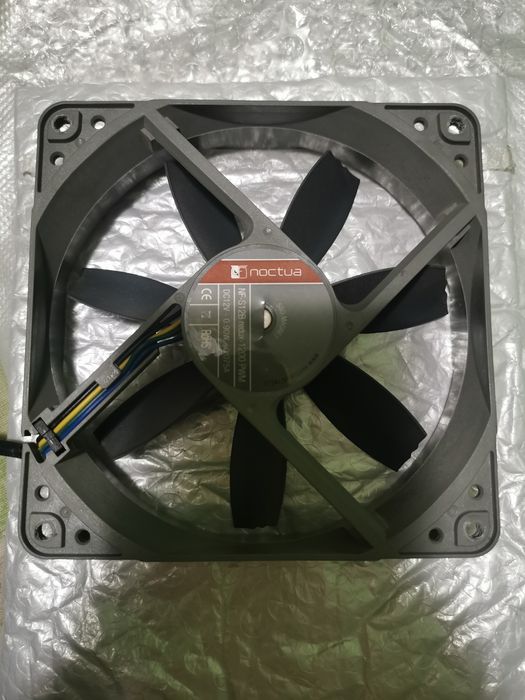 Vand cooler noctua nf-s12b 1200 pwm