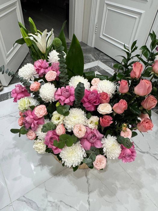 Корзина цветов продается срочно)