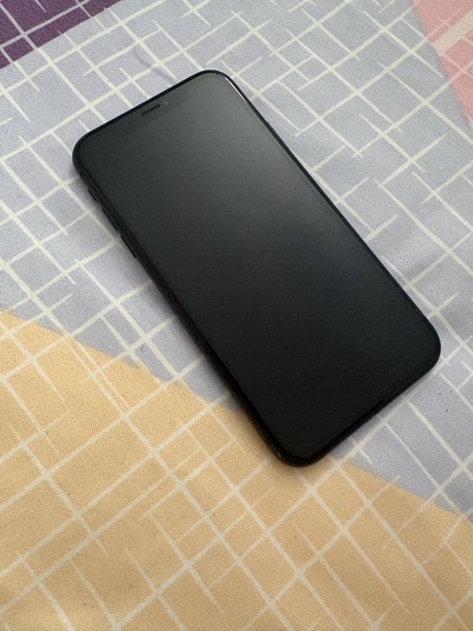 Iphone xr fara cutie