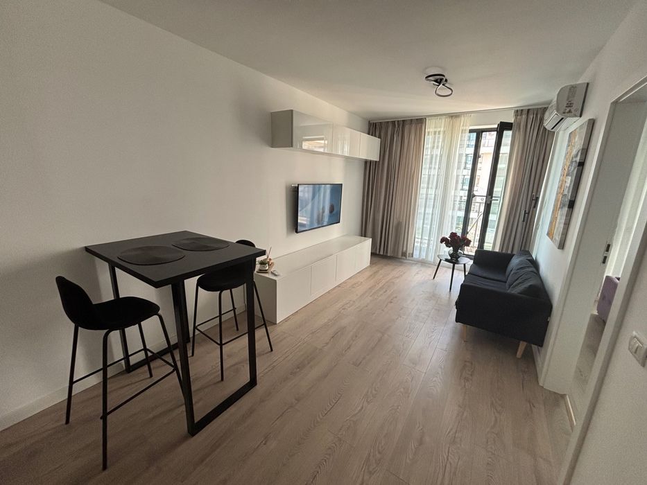 Inchiriez studio cu 2 camere + loc de parcare subteran Tomis Park