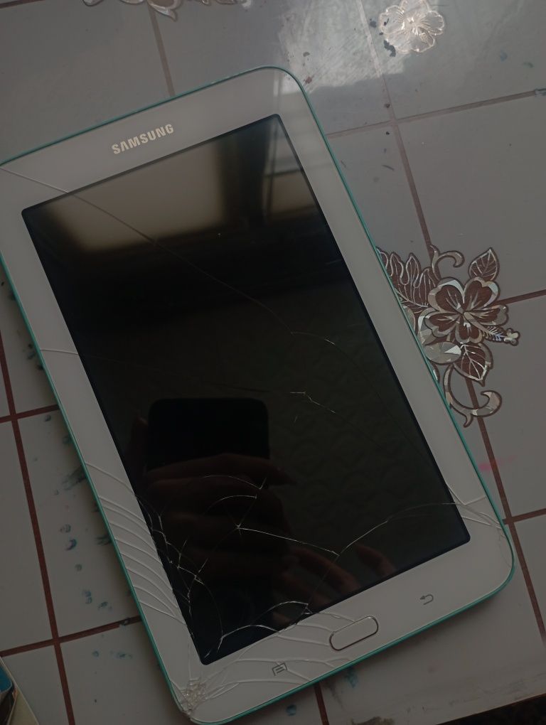 Планшет Samsung Galaxy Tab 3 lite
