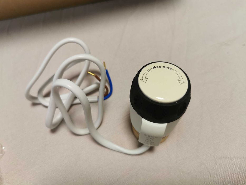 Actuator termic NC 230V auto si manual (pt calorifer sau pardoseala)