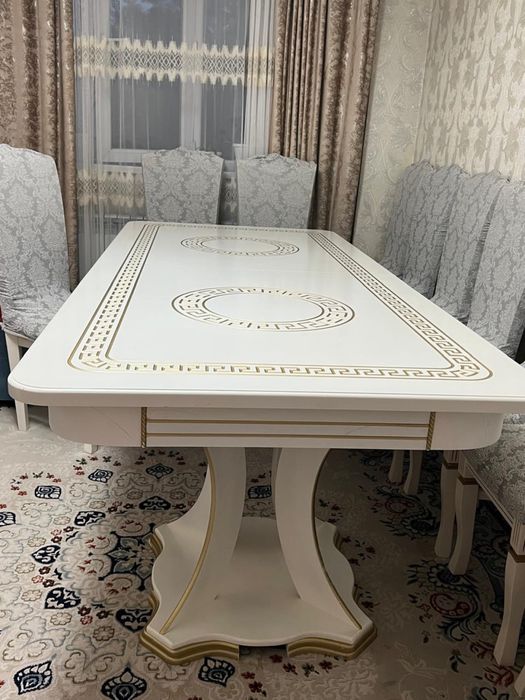 Стол для гостиной