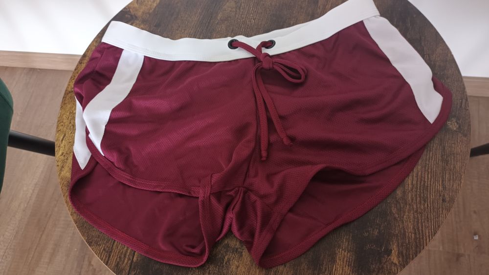 Vând boxeri /sorturi de plaja  pt bărbati