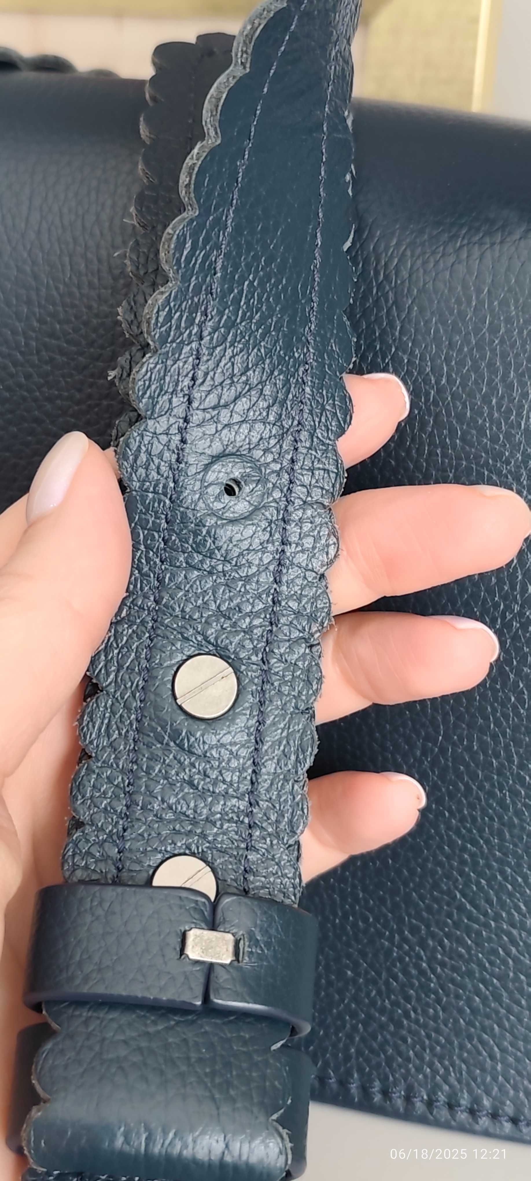 Coccinelle cross body