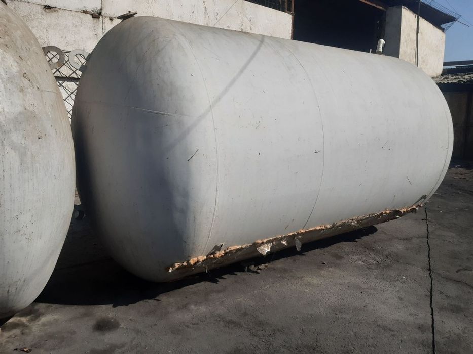 ЦИСТЕРНА ёмкосьти 20 25 тонн эмаль.