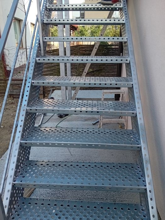 Scara metalica zincata 4mm grosime