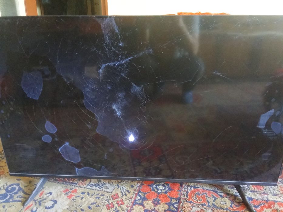 Телевизори "Philips" 50pus 8518 Ambilight и LG 55UR73003LA на части