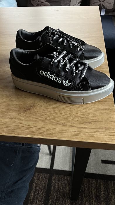 Дамски кецове Adidas Sleek