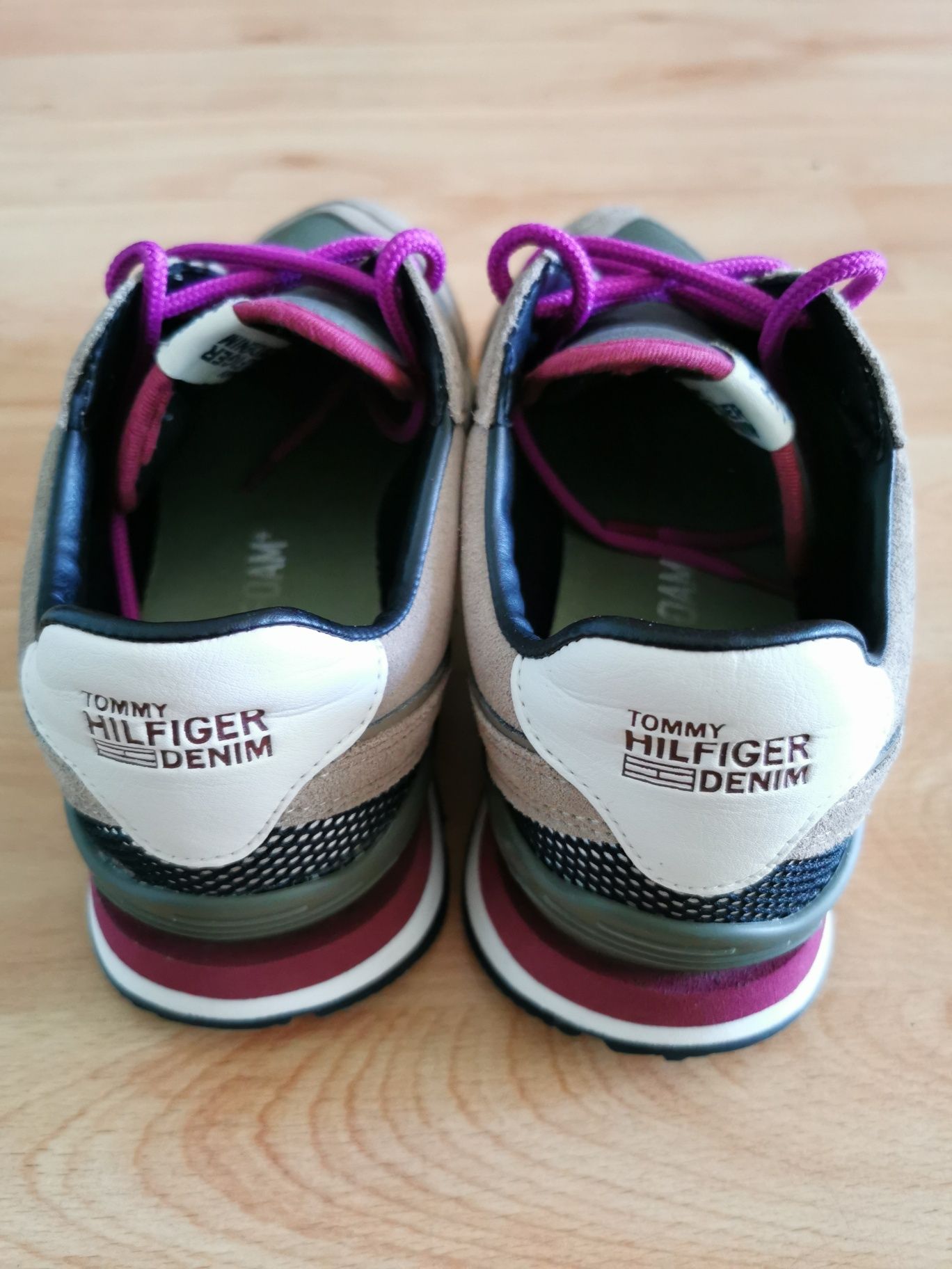 Tommy Hilfiger сникърси
