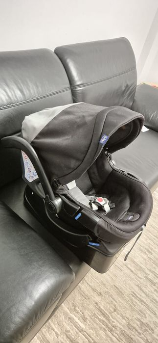 Scoică Chicco cu baza Isofix