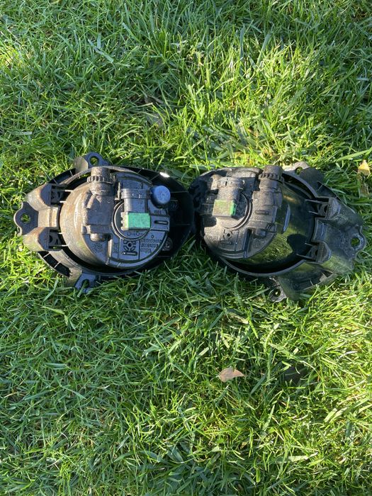 Халогени (фарове за мъгла) тойота авенсис т27