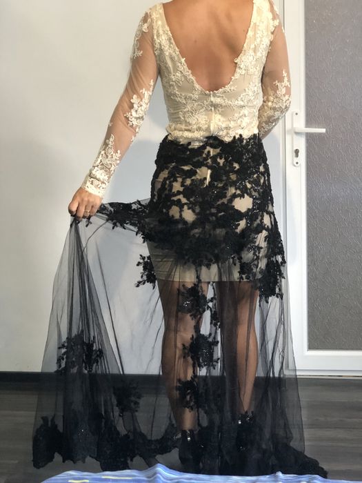 Rochie eleganta bej cu trena din dantela neagra