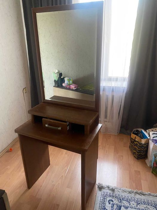 Комод с зеркалом