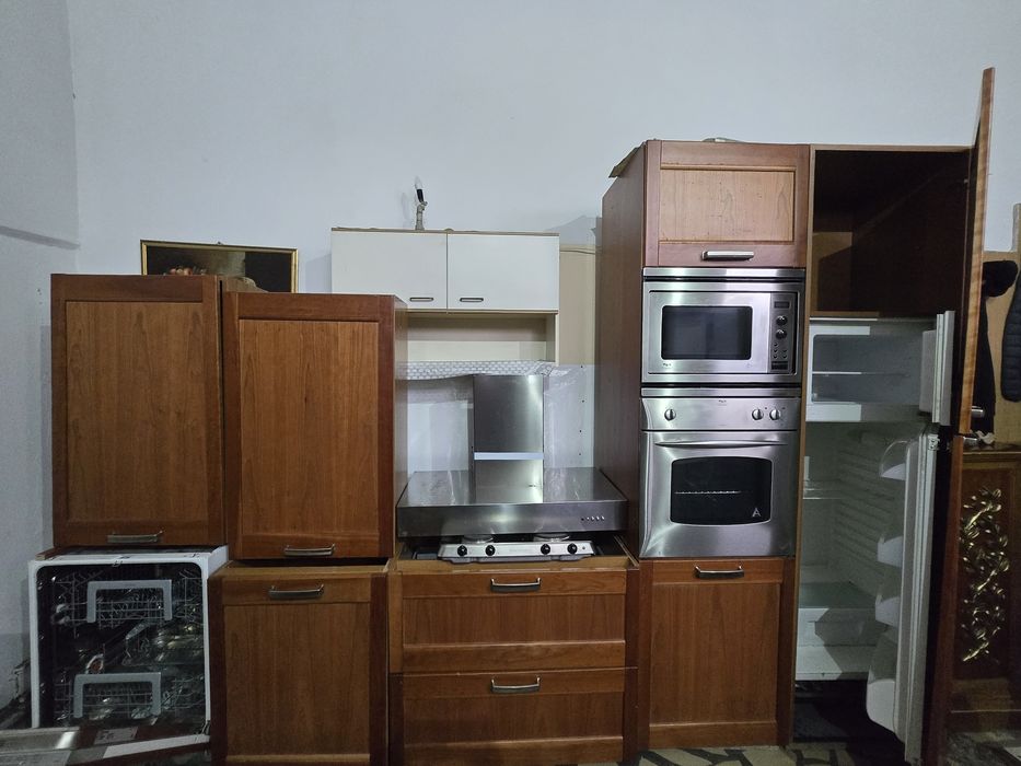 Продам кухонный гарнитур в комплекте с техникой встроенной