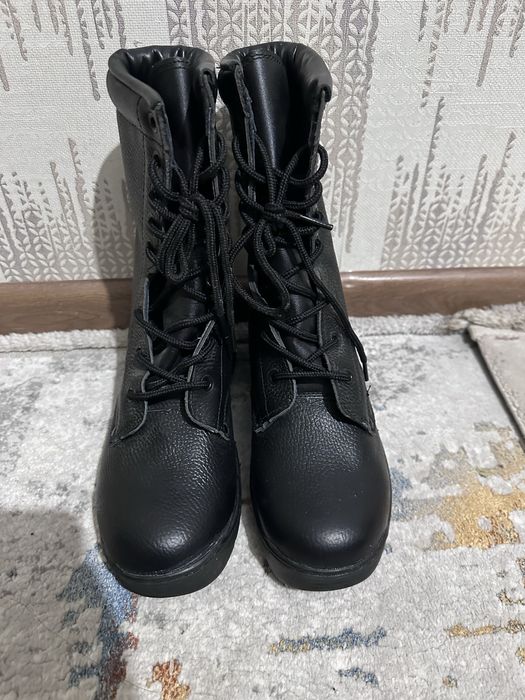 демисезонные берцы высокие. 40 размер