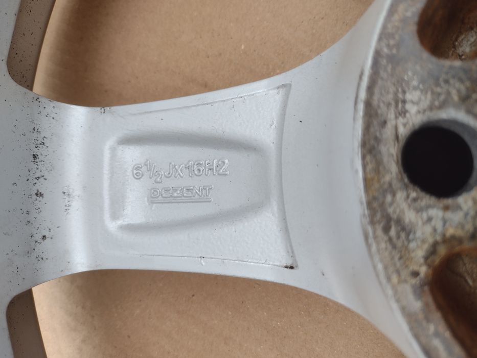 Топ състояние Dezent 16-5x114.3 ET40 6.5j Рено Меган