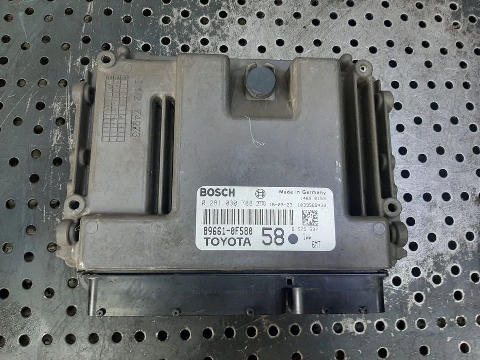 ecu calculator motor 1.6 d n47c16a toyota verso r2 89661-0f580  0281030788