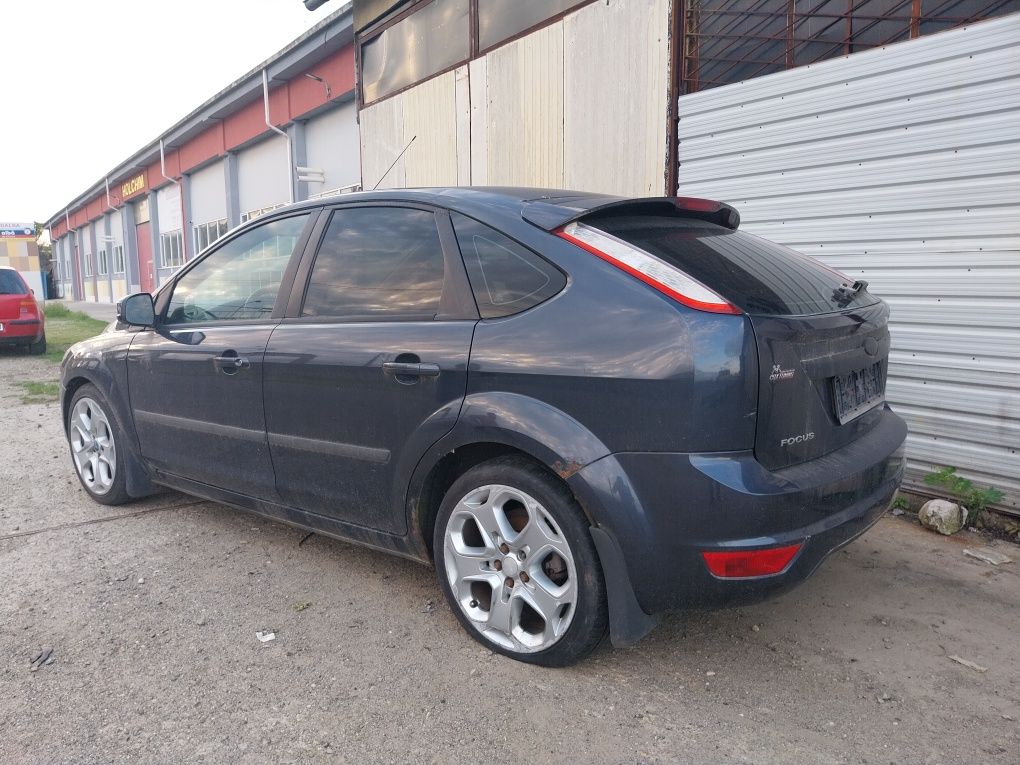 Vând Ford Focus mk2 facelift, 1.6tdci, pentru dezmembrări sau reparat.