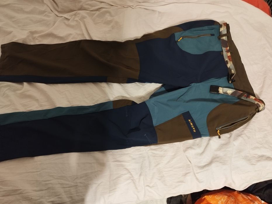 Pantaloni măsura L