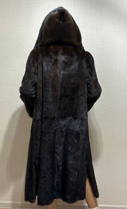 Продам женскую норковую шубу