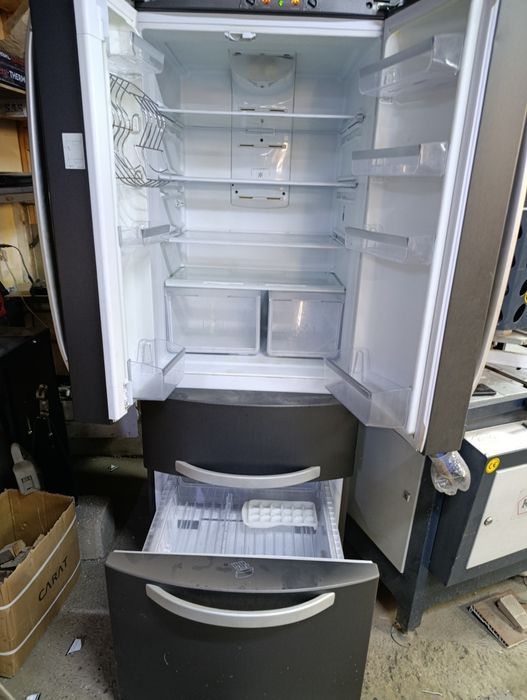 Холодильник в хорошем состоянии ariston