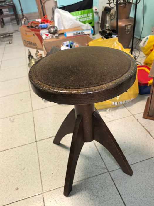 Винтидж стол за пиано