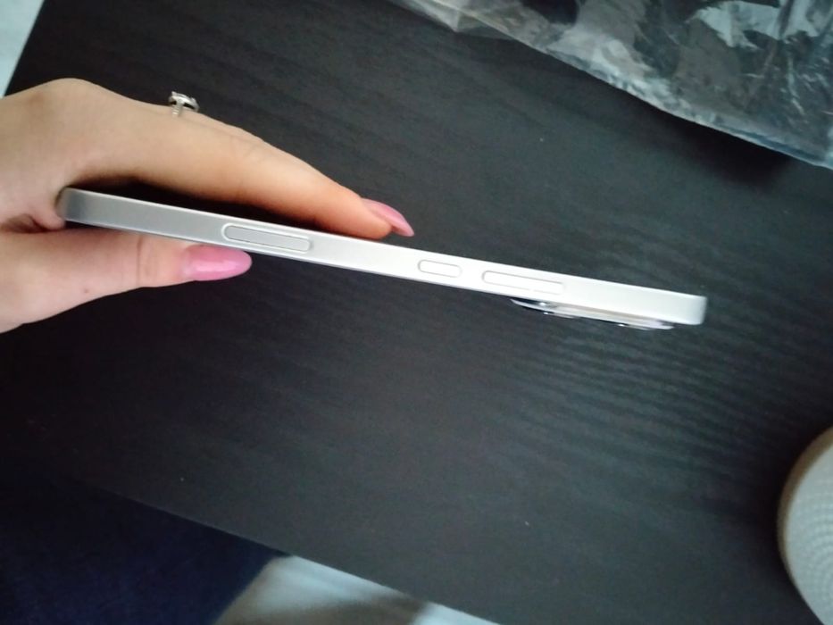 Vând sau schimb telefoane ca noi