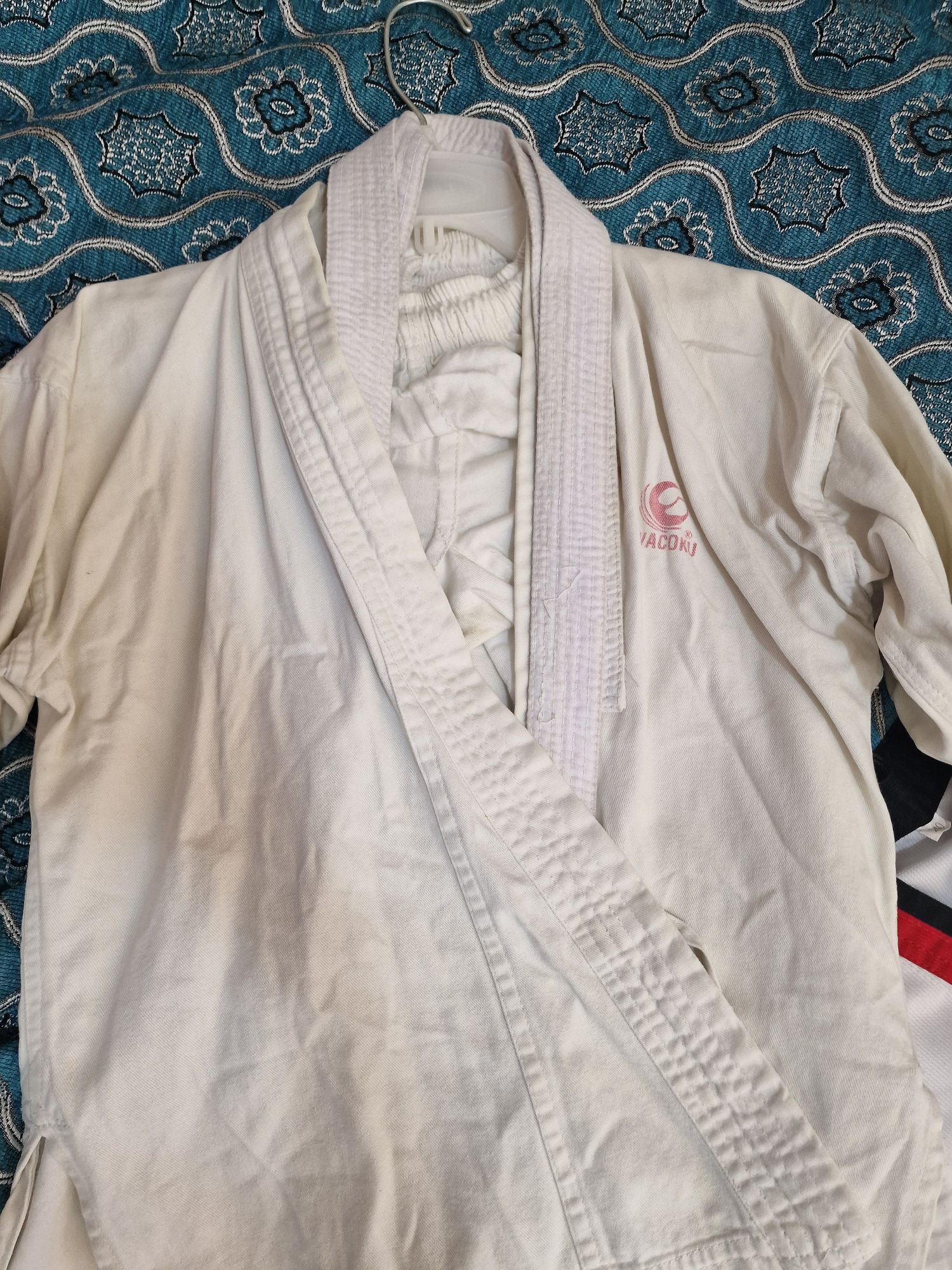 Продам кимоно для карате и таеквандо