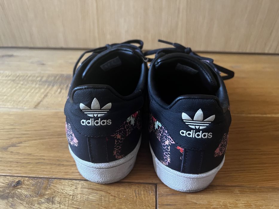 Продавам маратонки Adidas Originals