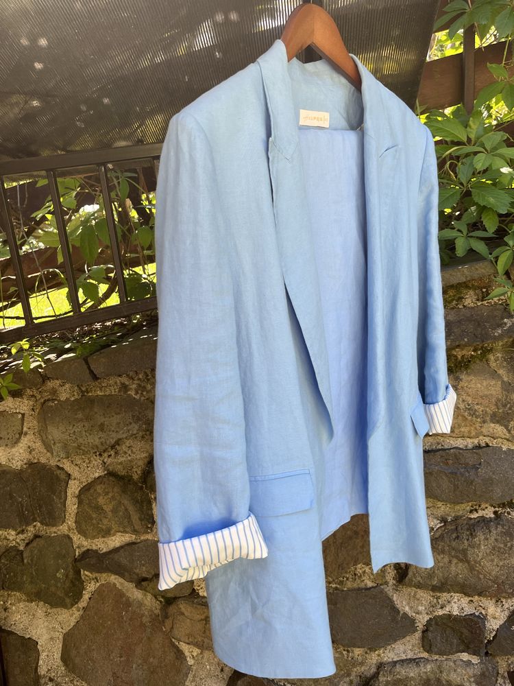 Costum de vara , culoare albastru deschis din  material de in 100%