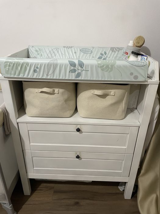 Vând comodă IKEA și saltea pt înfășat bebe CADOU