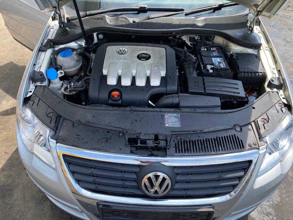 dezmembrez passat B6  break cod motor BKP /hayon passat/ usa fata