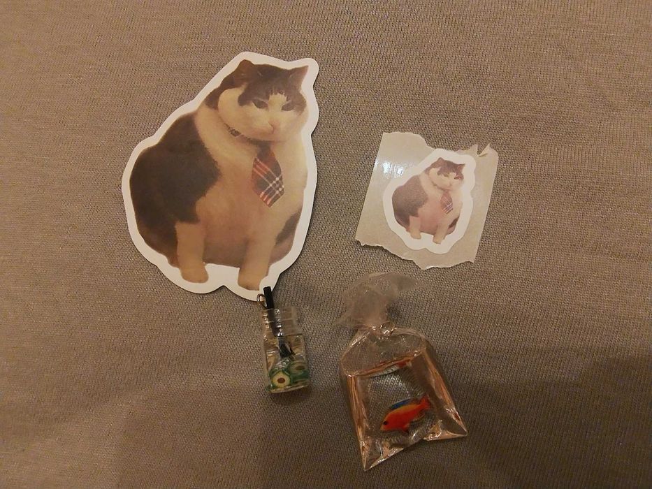 Сет от висулки и стикери