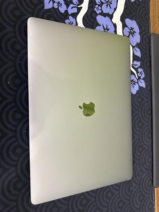 Macbook Pro 15 2018 - i7, 16 GB Ram, 256 GB SSD