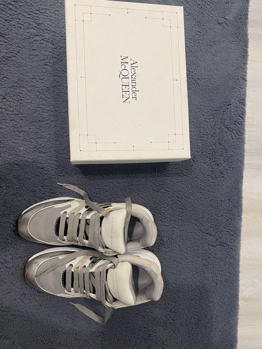 Vand Alexander McQueen