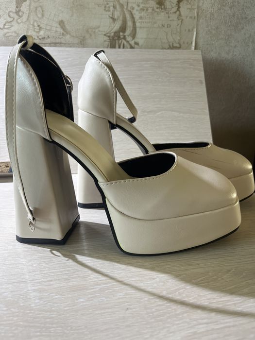 Туфли женский бежового цвета