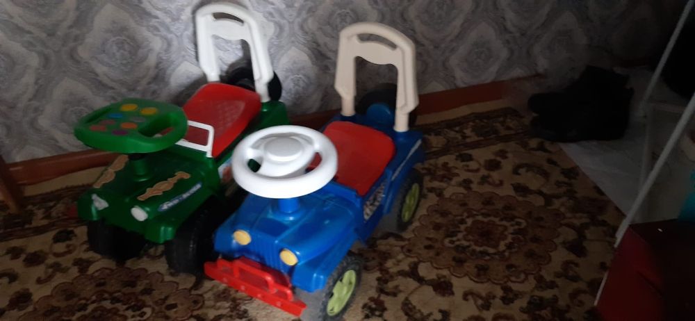 Детская   красная   машина