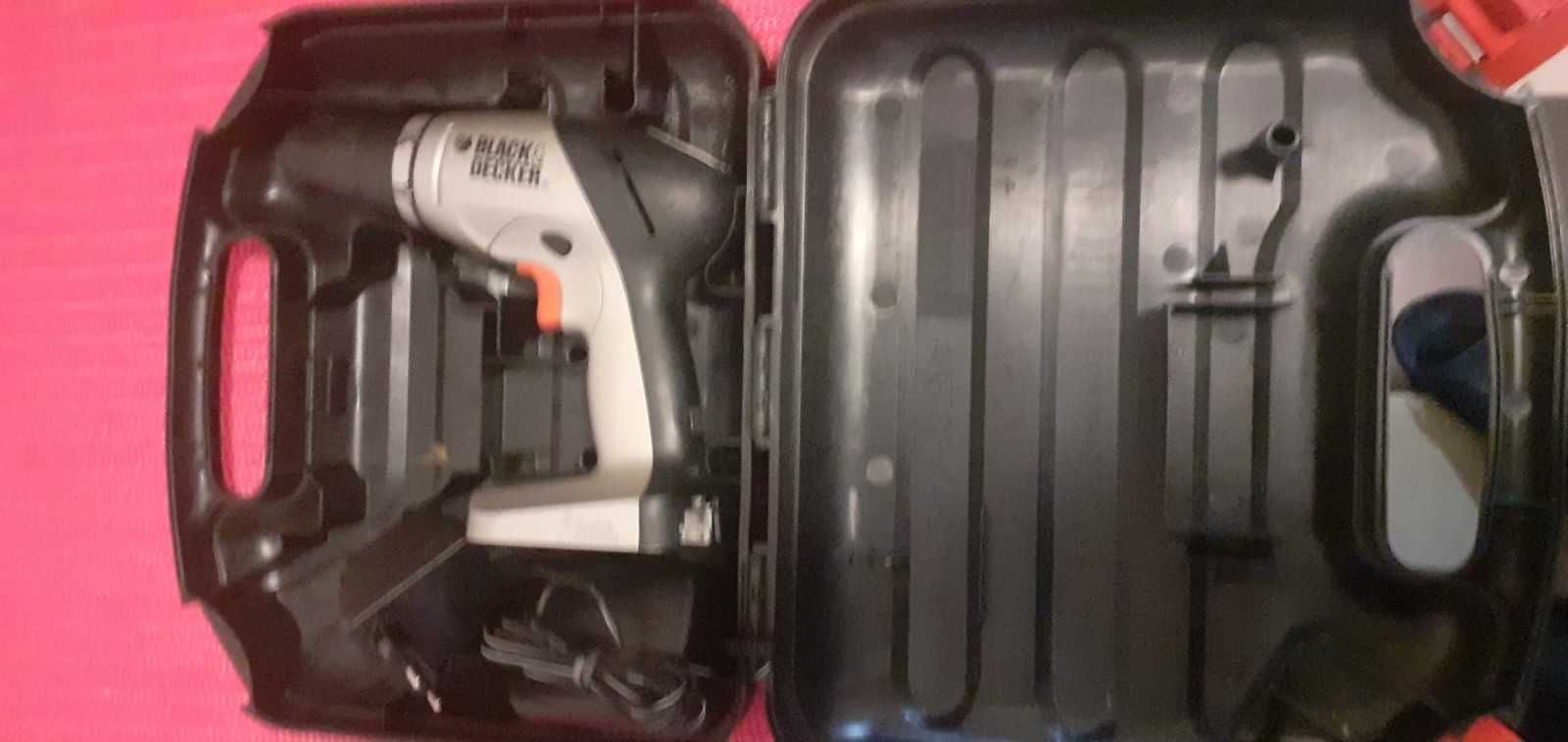 Masina de gaurit si insurubat 12V, Black & Decker (fara acumulator)